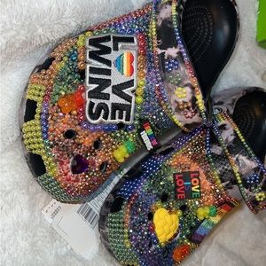 ⭐️🏳️‍🌈⭐️ Custom Pride Crocs ⭐️🏳️‍🌈men4/wmns6